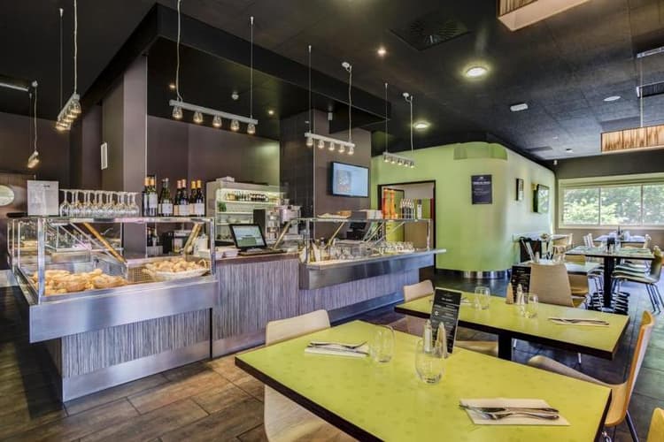 Hotel Des Congres by Arteloge