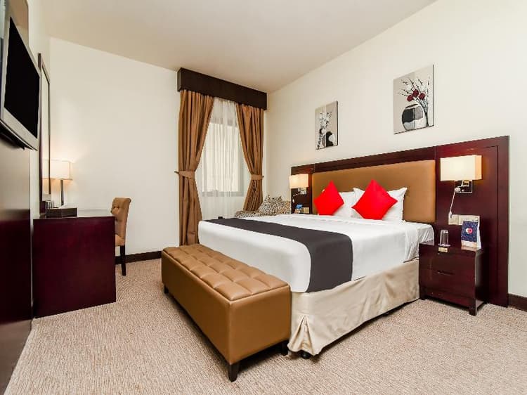 Landmark Summit Hotel