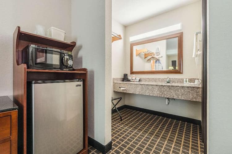 Quality Inn Commerce