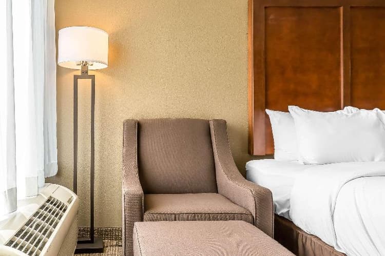 Comfort Inn & Suites Aberdeen Near APG