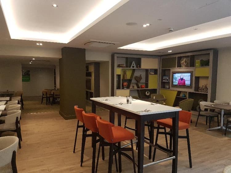 Holiday Inn Luton South M1, JCT.9