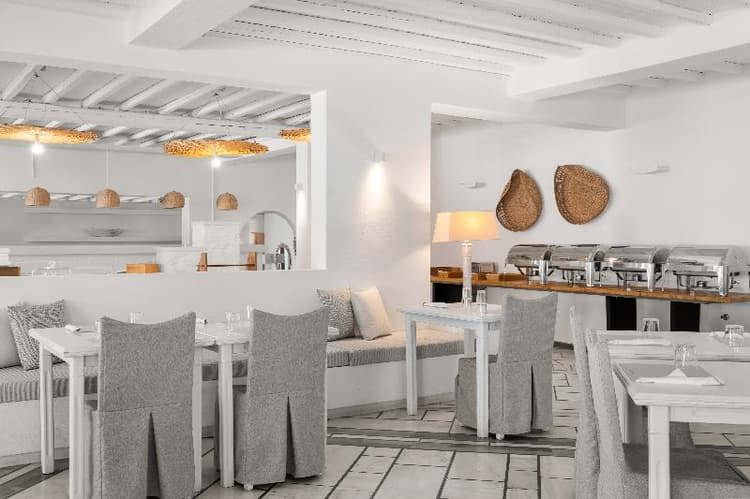 Mr & Mrs White Tinos