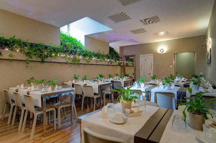 Al Manthia Hotel