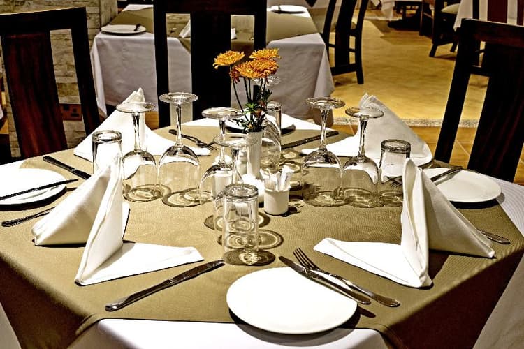 Magna Hotel & Suites