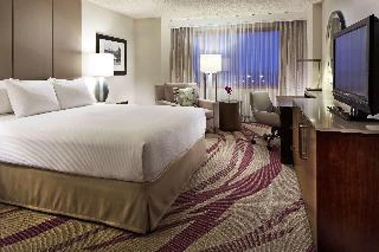Hilton Long Beach & Executive Meeting Center
