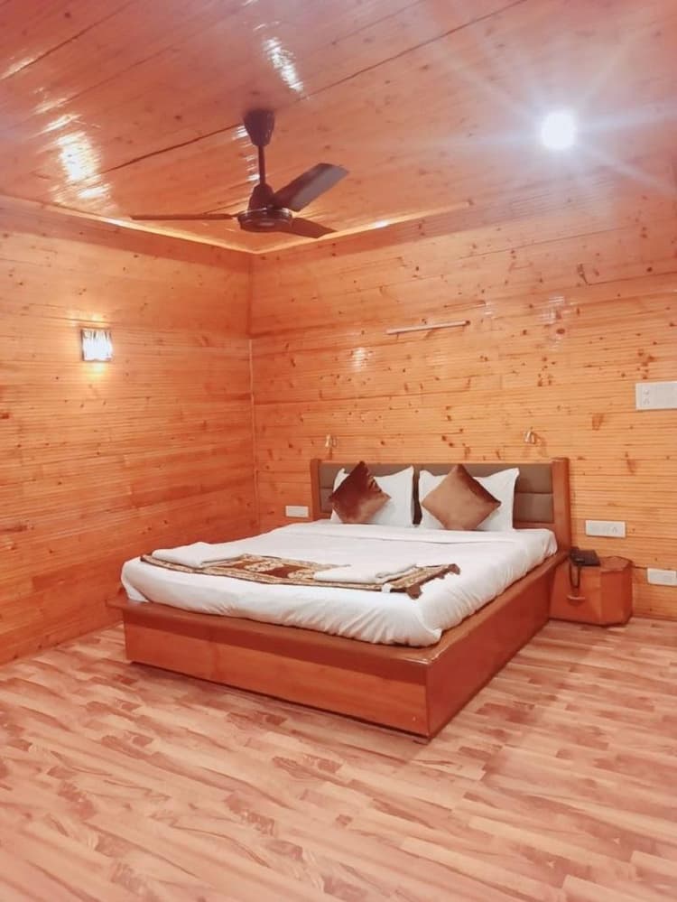 Hotel Silverine Srinagar