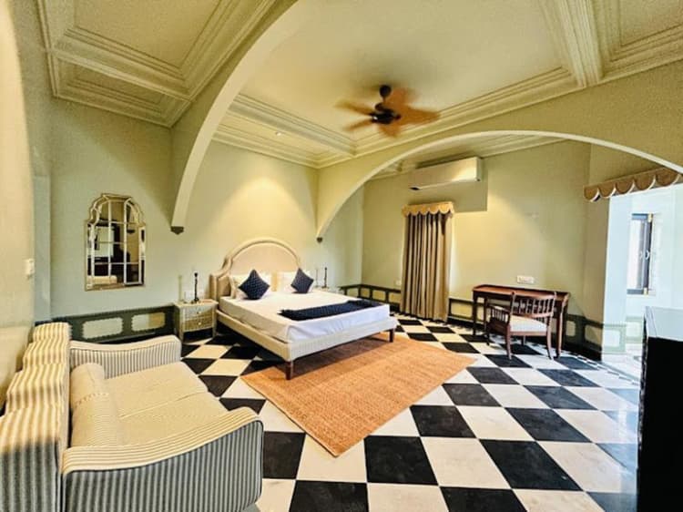 Daulatgarh Resort And Spa