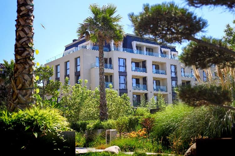 Azur Premium Resort