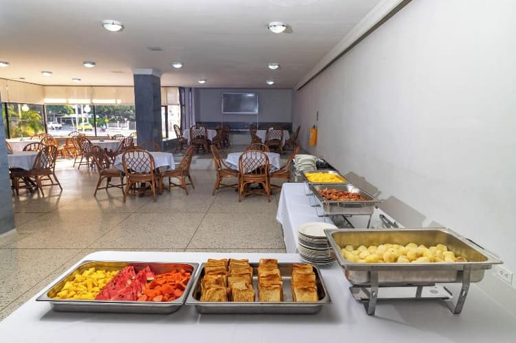 Hotel Axis Inn By Geh Suites