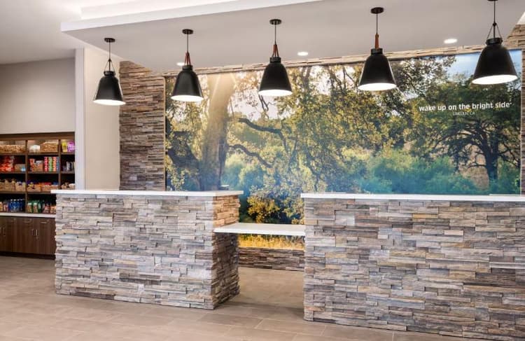 La Quinta Inn and Suites by Wyndham Lincoln