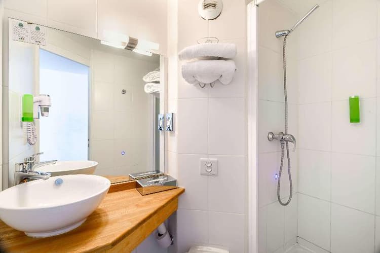 Kyriad Lille - Mons En Baroeul