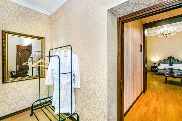 The Lantern Quarters