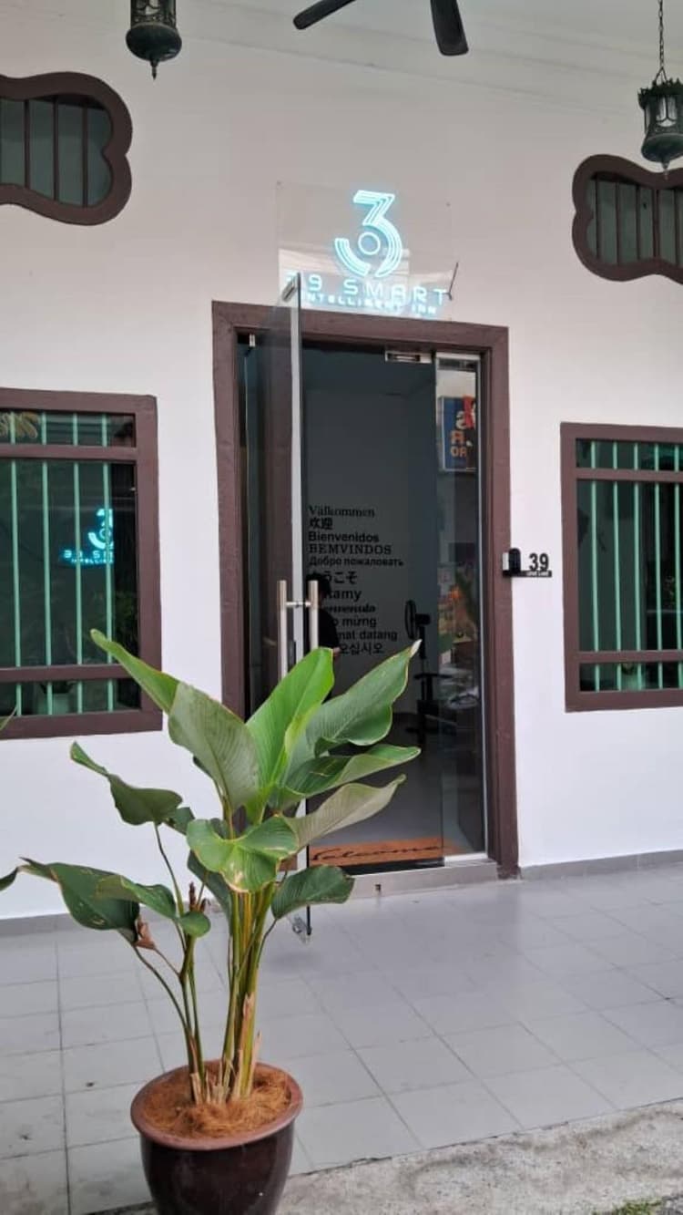 39 Love Lane - Smart Intelligent Inn