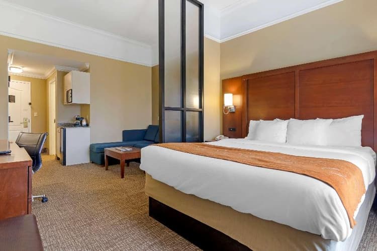 Comfort Suites Savannah North