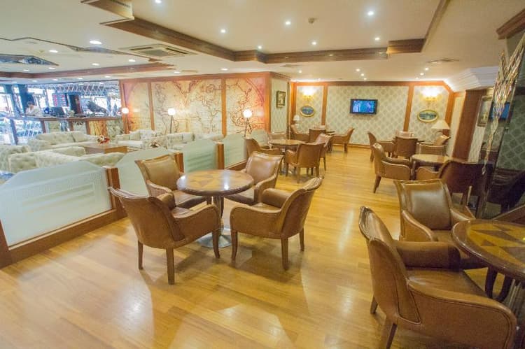 Nova Plaza Crystal Hotel