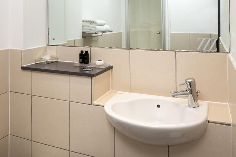 Roomzzz Leeds City West