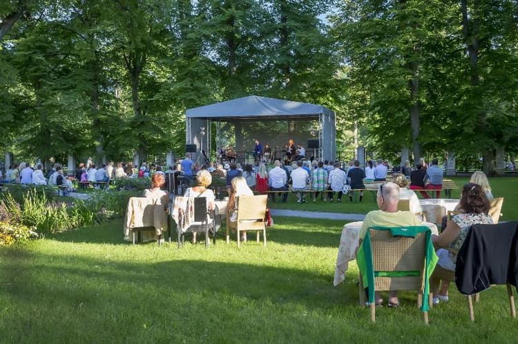 Villa Ammende Restaraunt and Hotel