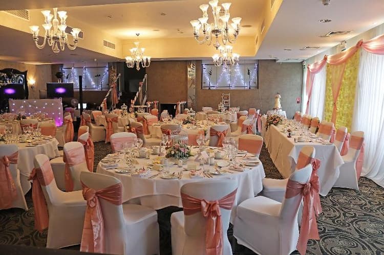 Pinewood Hotel