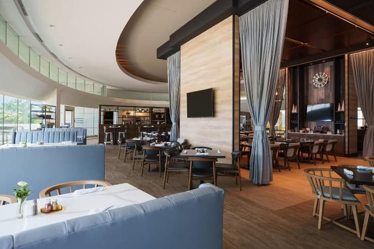 Renaissance Schaumburg Convention Center Hotel