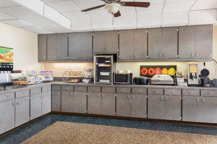 Baymont Inn And Suites Fayetteville