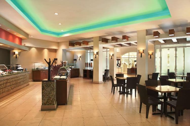 Embassy Suites Dorado del Mar