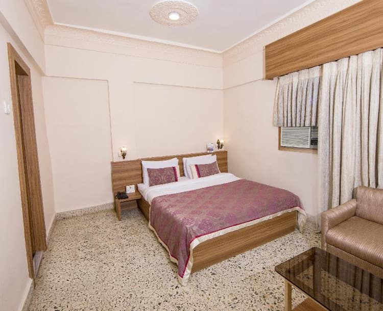 Hotel Bawa Regency, Dadar