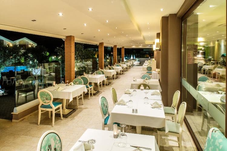 Alexandra Golden Boutique