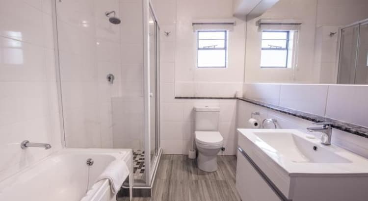 Airport Inn and Suites