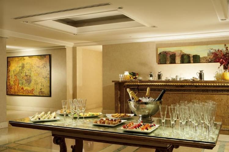 Courtyard Rome Central Park