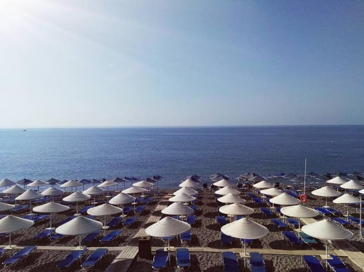 Coriva Beach Hotel & Bungalows