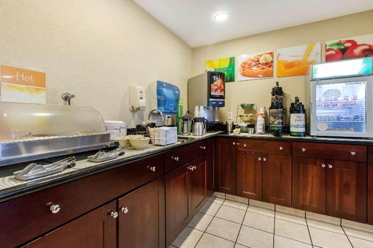 Ramada Bayside Inn and Suites