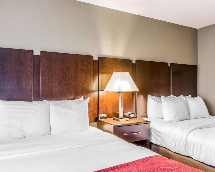 Comfort Suites (Commerce)