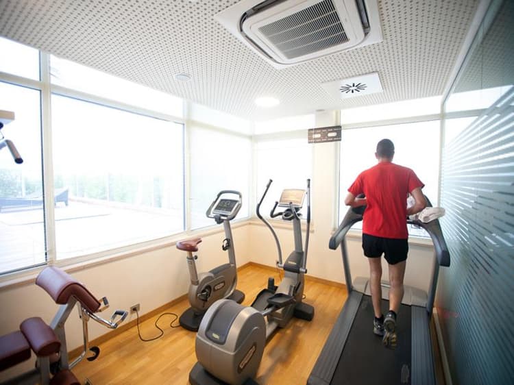 Breaking Business Hotel