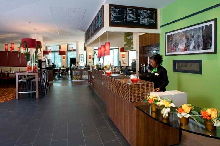 Courtyard Paris Saint Denis