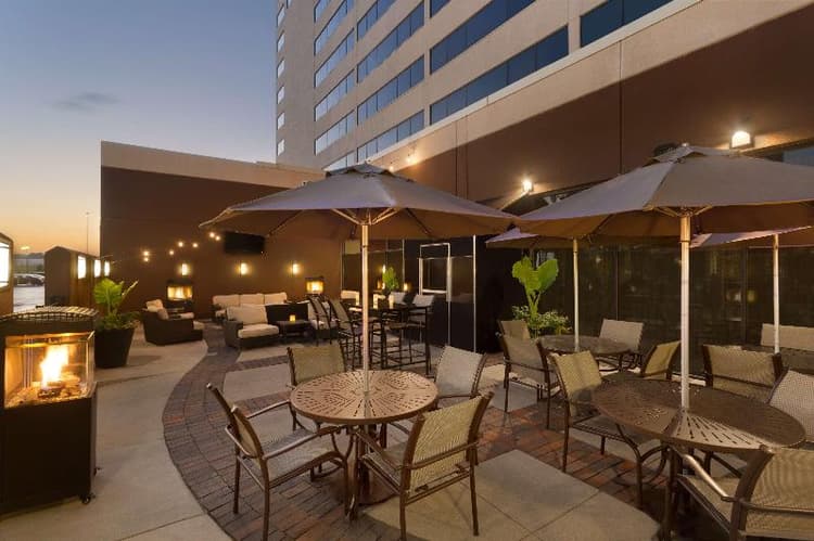 Hilton Suites Chicago/Oak Brook