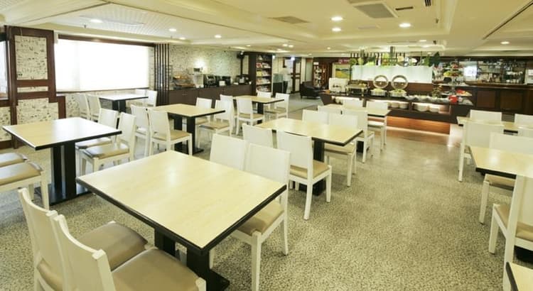 Cambridge Tainan Hotel