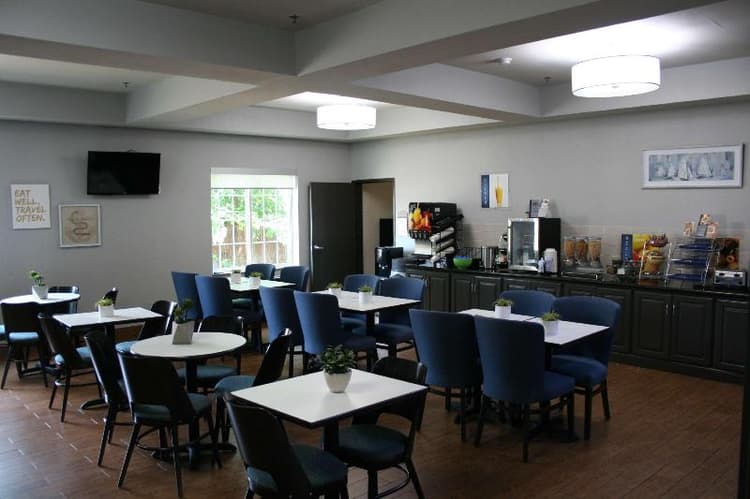 Best Western Plus Lake Dallas Inn & Suites