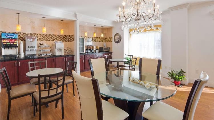 Best Western Roanoke Inn & Suites