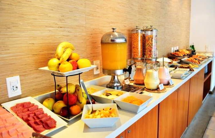 Real Colonia Hotel & Suites