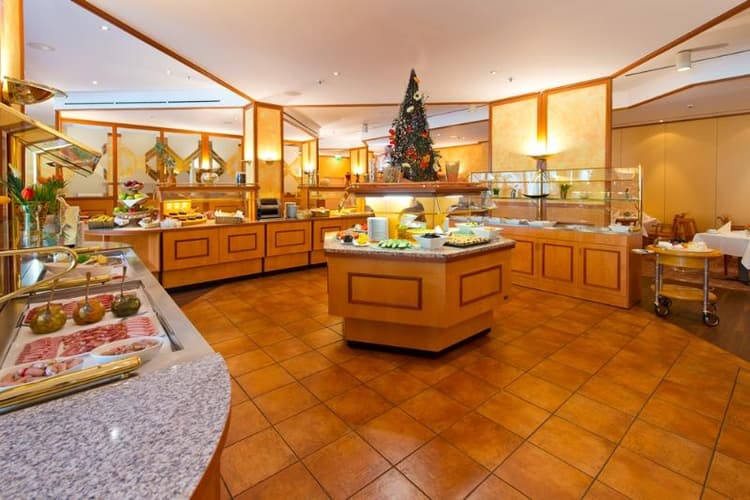 Steglitz International