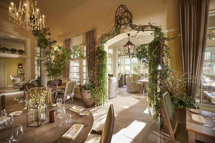 The Cairn Lodge & Hotel