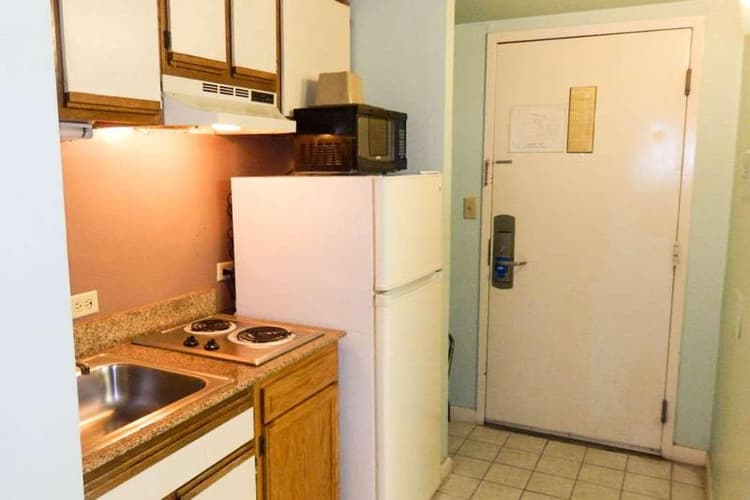 Red Roof PLUS & Suites Virginia Beach - Seaside