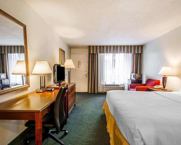 Clarion Inn & Suites Dothan South