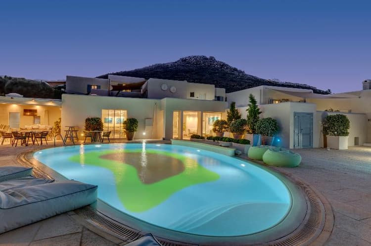 Kouros Art Hotel