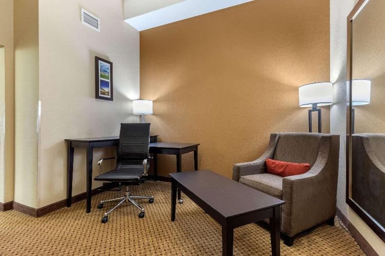 Comfort Suites