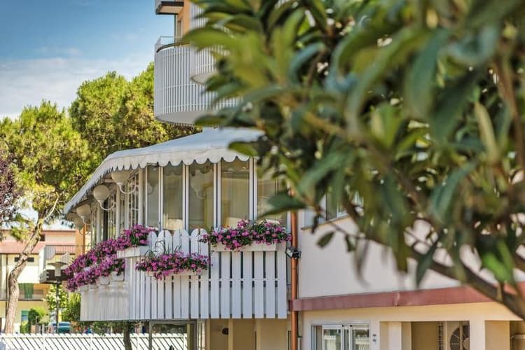 SALUS SMART CHIC HOTEL