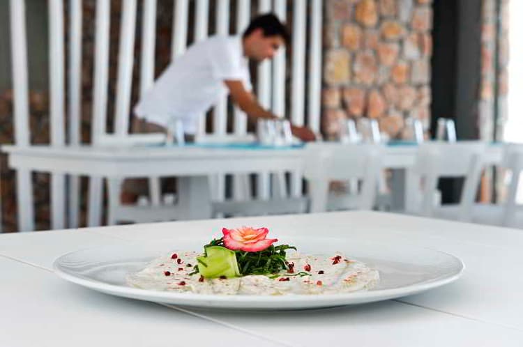 Acroterra Rosa Luxury Suites