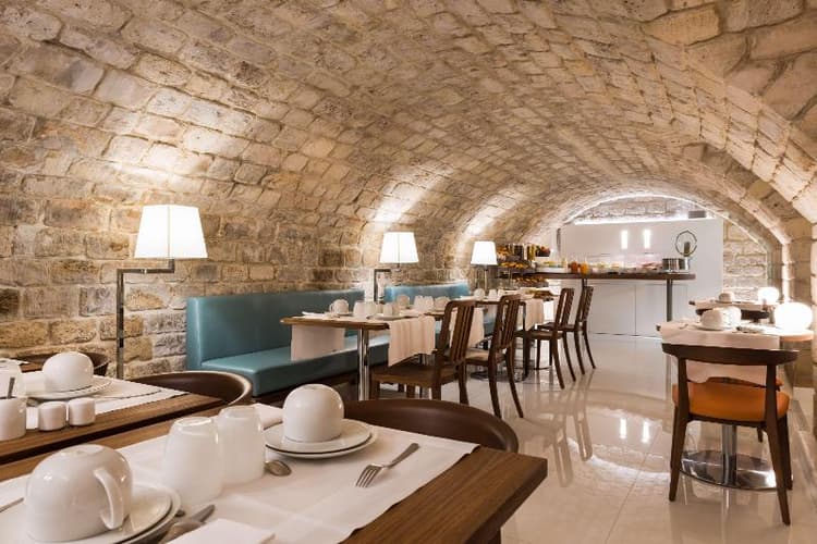 Best Western  Jardin De Cluny