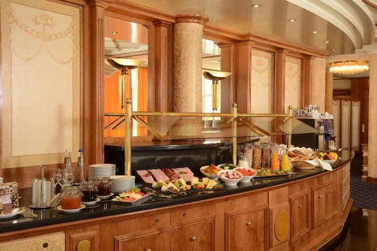 The Monarch Hotel Bad Gogging