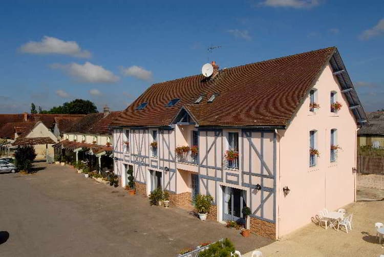 Logis Hotel Aux Maisons